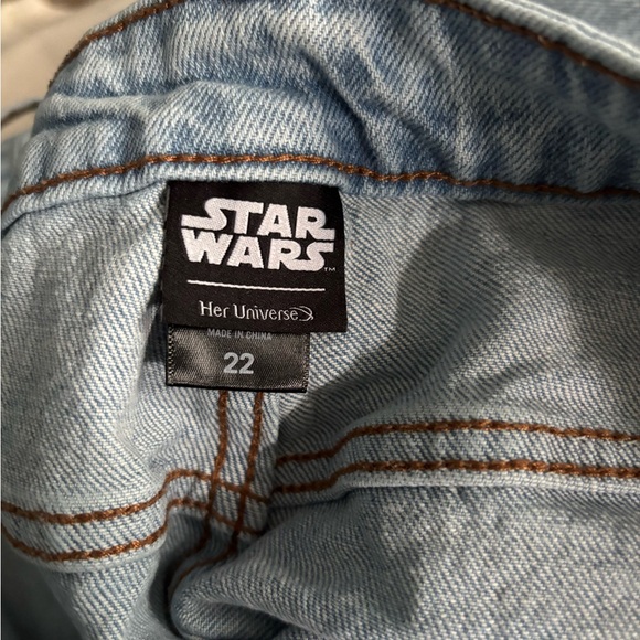 The Mandalorian Her Universe Jeans - Picture 3 of 3